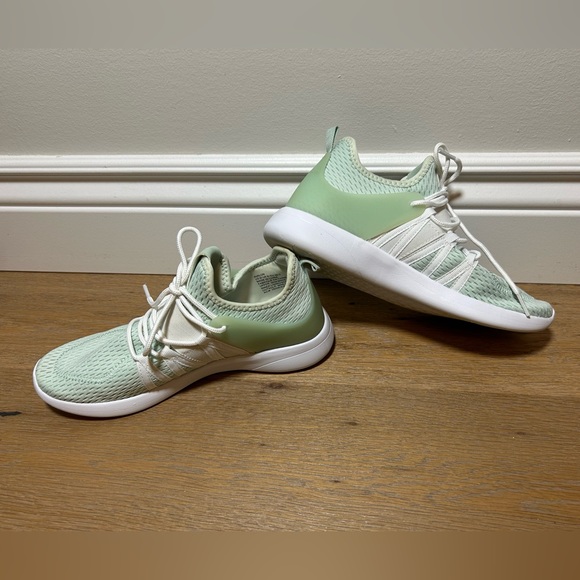 Women’s size 8 Fabletics training, running, walking shoes - Picture 2 of 7